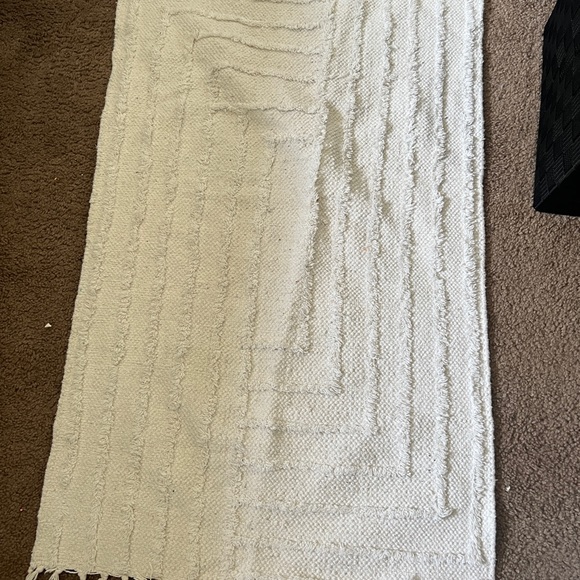White rug - Picture 6 of 6